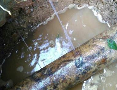 象山楼顶渗水维修公司分享下地暖漏水的原因及检测方法。